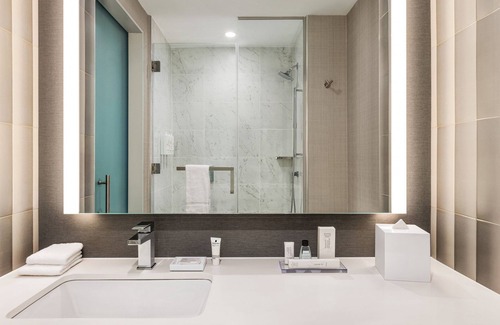 Queens Hotel | Marriott New York JFK Airport