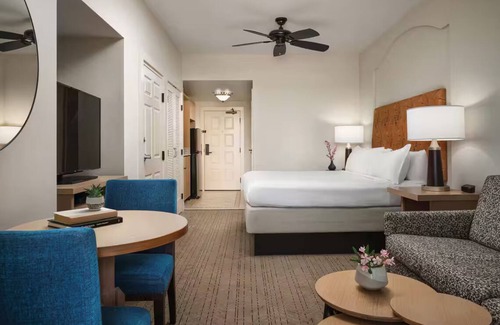Desert Ridge Hotel | Marriott's Canyon Villas: Luxury hotel with beautiful pools