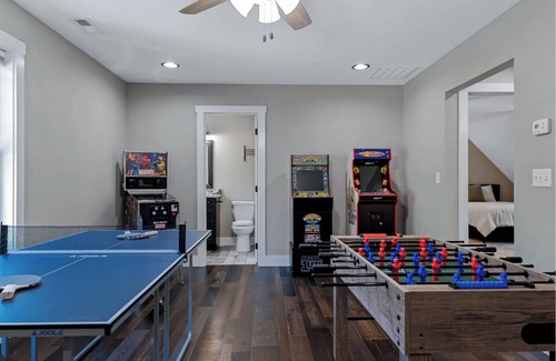 Mars Hill House | Mars Hill Peaceful Retreat: Pickle-ball/Gym/HotTub