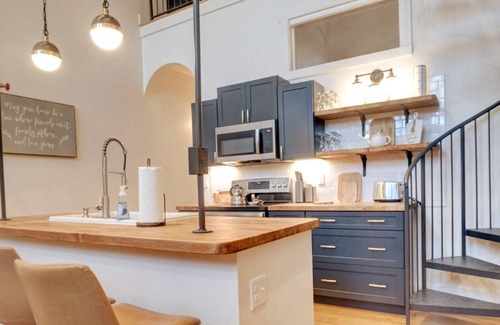 Mars Hill Apartment | Mars Hill Retreat: Cozy 3bd - Scandi Loft Oasis