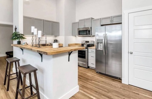 Mars Hill Apartment | Mars Hill U/Asheville Renovated School House Condo