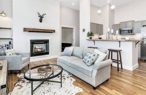 Mars Hill Apartment | Mars Hill U/Asheville Renovated School House Condo