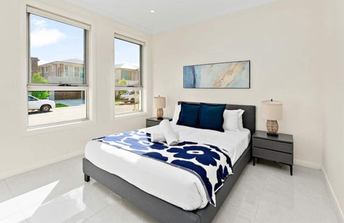 Marsden Park House | Marsden Park | Melonba | Trendy 5BR Holiday House
