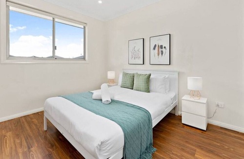 Marsden Park House | Marsden Park | Melonba | Trendy 5BR Holiday House