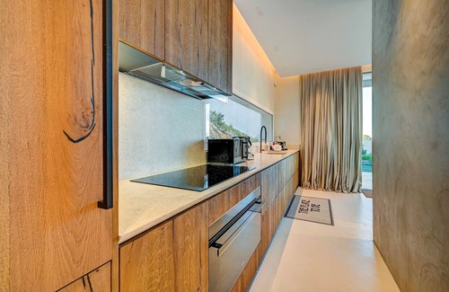 Montredon Villa | Marseille on the Roc - 4 bedrooms 8 sleeps