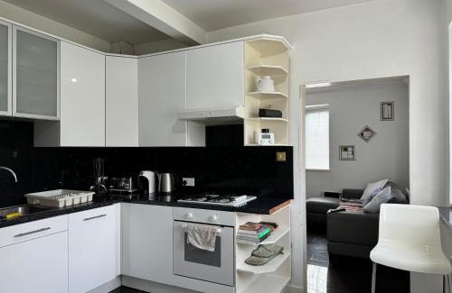 Leyton House | Marsh Lane Cottage