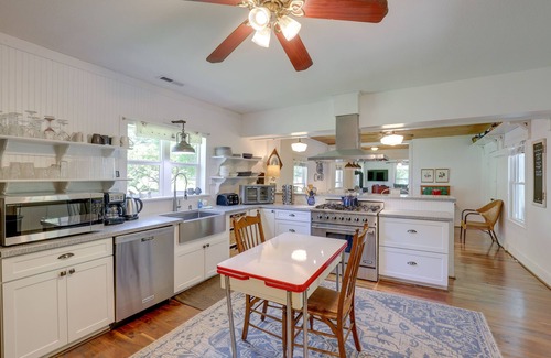 Marshall Cottage | Marshall Cottage on 1895 Tobacco Farm w/Hot Tub!