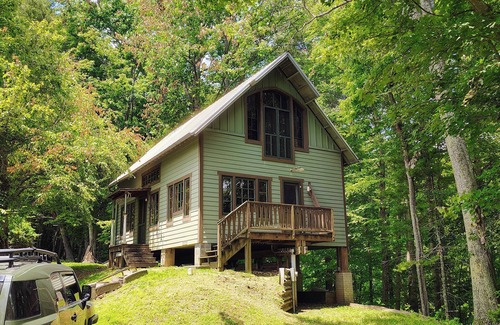 Marshall House | Marshall Estate, Main House+Cabin. Sleeps 11+ Hot tub, Outdoor Shower+Fitness