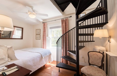 Top of the Hill Bed & Breakfast | Marshall Slocum Inn