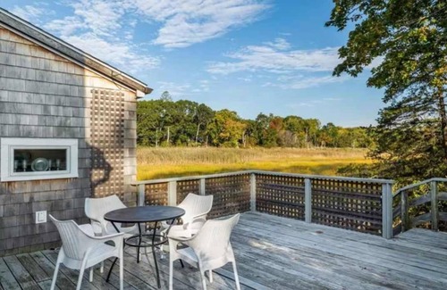 North Kingstown House | Marshland Cottage Walk to Wickford Village