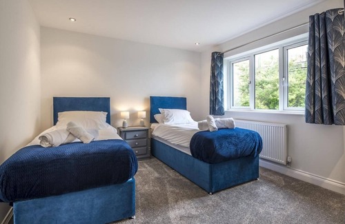 Pembroke Dock House | Martello View - 3 Bedroom Holiday Home - Llanreath