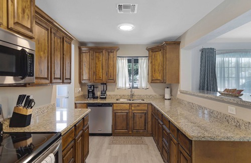 Alhambra House | Martha's Getaway-Central PHX 5 bedroom/3bath-POOL
