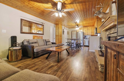 Springville Cabin | Martin Cabin @Pierpoint By SNP Trail of Giants