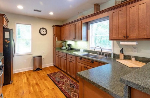 Tryon House | Martingale Cottage - 1 bedroom guesthouse