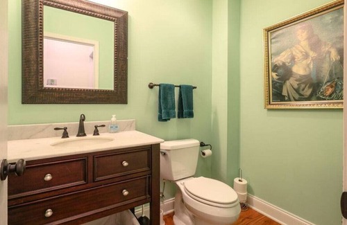 Tryon House | Martingale Cottage - 1 bedroom guesthouse