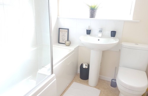 Hedge End House | Martley house - lovely two bedroom sleeps 6 people