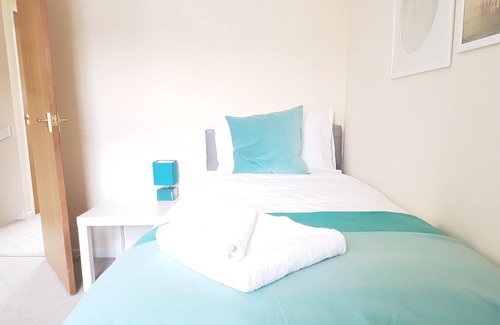 Hedge End House | Martley house - lovely two bedroom sleeps 6 people