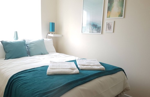 Hedge End House | Martley house - lovely two bedroom sleeps 6 people