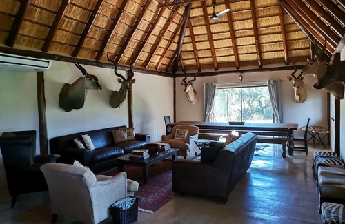 Mudimeli Cabin | Marumbi Lodge & Hunting Safaris