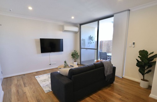 Midland Apartment | Marvellous in Midland - sleeps 4 -family