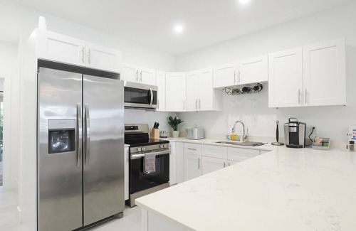 East End House | Marvelous 3-bedroom townhome with pool and ocean views in East End