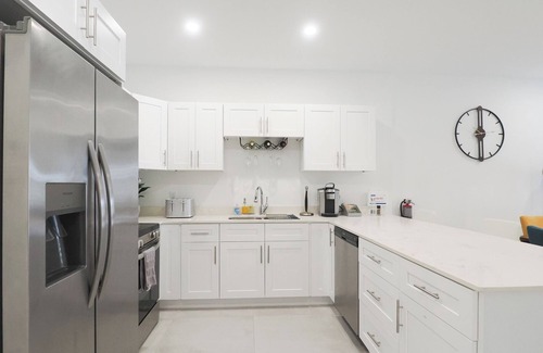 East End House | Marvelous 3-bedroom townhome with pool and ocean views in East End