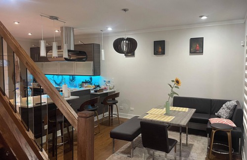 Avondale House | Marvelous 3-bedroom town-home in Chicago.n
