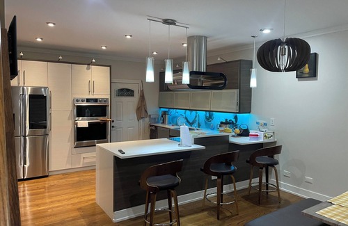 Avondale House | Marvelous 3-bedroom town-home in Chicago.n