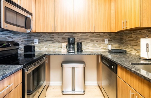 Radnor - Fort Myer Heights Apartment | Marvelous Court House 1BR w/Pool & Gym, nr Restaurants, by Blueground