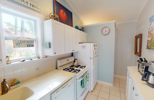 White St. Gallery Cottage | Maryann's Place - Large Monthly Studio (New Listing)
