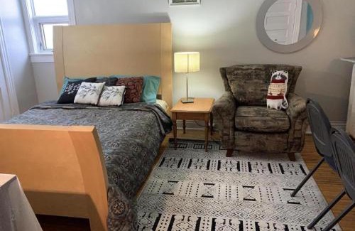 Winnipeg Apartment | Maryland Homestay - Downtown Apartment