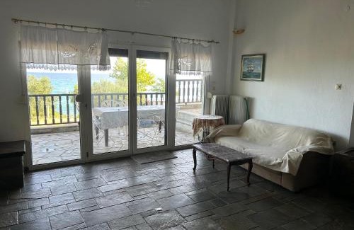 Mola Kalyva House | Mary’s house by the sea