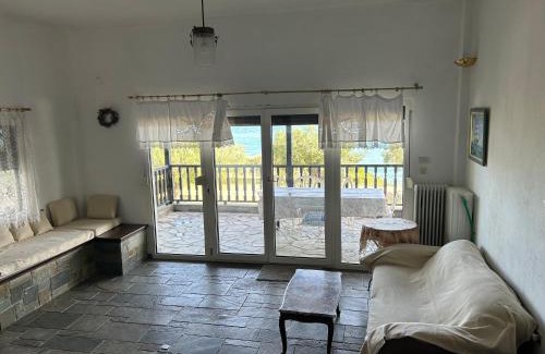Mola Kalyva House | Mary’s house by the sea