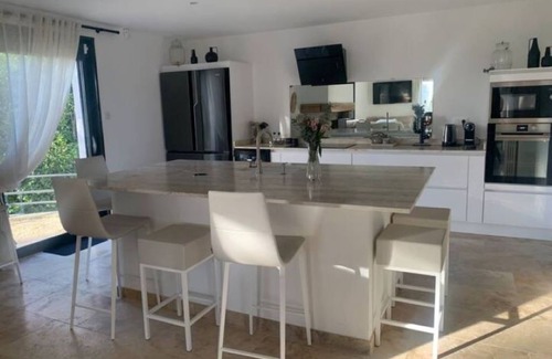 Cadenet Other | MAS 4* HEATED SWIMMING POOL-PÉTANQUE COURT-AIR CONDITIONING-FENCED GARDEN 6000 M