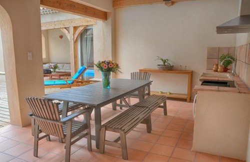Evenos House | Mas climatise, piscine chauffee privee - parc regional naturel st baume