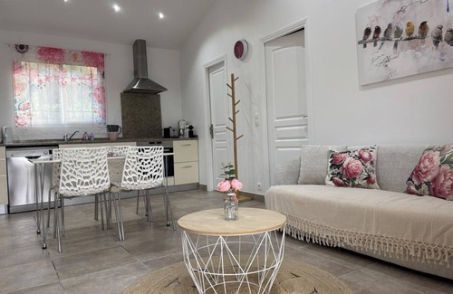Biot House | Mas de la Galinette "Pivoine" (Peony)