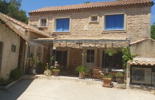 Paradou Villa | Mas du Touret piscine à débordement et jacuzzi