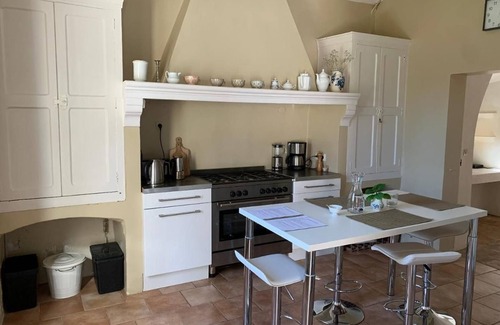 La Bruguiere House | Mas LES ROMARINS, 10min Uzès, pool & large garden, cosy, great family experience