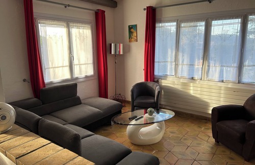 Gonfaron Villa | mas Provencale in the Vineyards and Olive Field