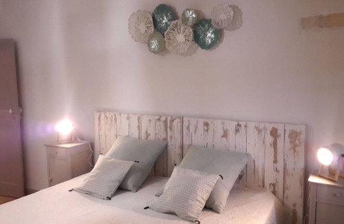 Maussane-les-Alpilles Apartment | Mas Saint Roman in the Alpilles La Berrugueto