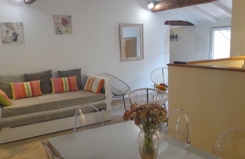Maussane-les-Alpilles Apartment | Mas Saint Roman in the Alpilles La Berrugueto