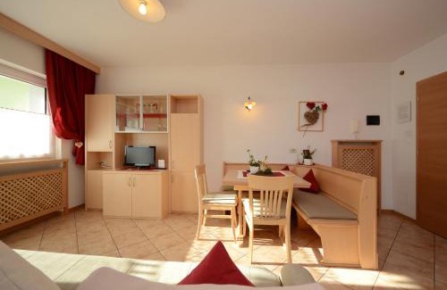 San Giovanni di Fassa Apartment | Mason La Zondra