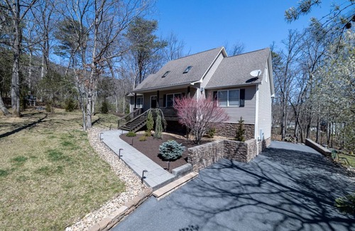 Massanutten Apartment | Massanutten, easy drive to slopes!, lower level entrance, Pet-friendly, JMU,