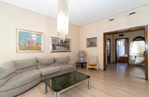 Parella Apartment | Massaua Roomy Vintage Apartment