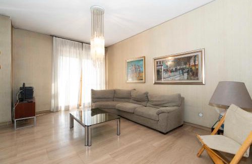 Parella Apartment | Massaua Roomy Vintage Apartment