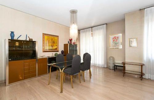Parella Apartment | Massaua Roomy Vintage Apartment