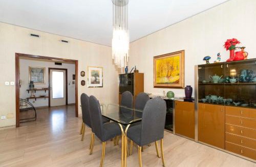 Parella Apartment | Massaua Roomy Vintage Apartment