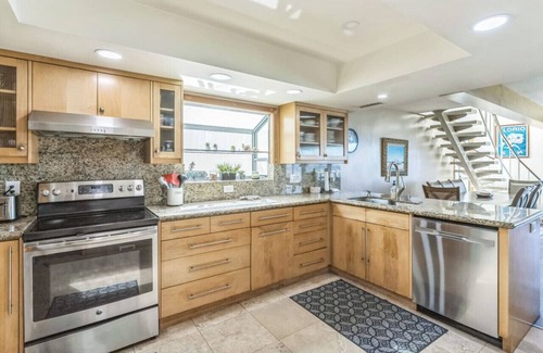 Capistrano Beach House | Massive 3 bedroom on the sand!