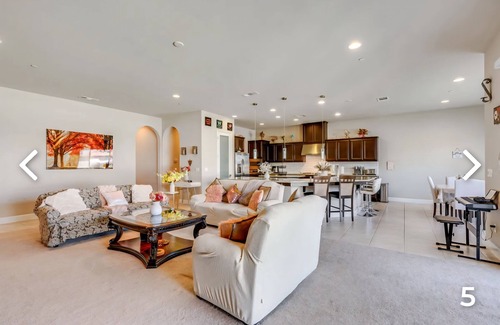 Greenacres House | Massive 4 bedroom retreat, perfect for families and groups