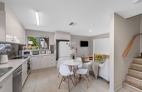 Moorooka House | Massive 5bdr Home | Games Room | Wi-Fi | Netflix